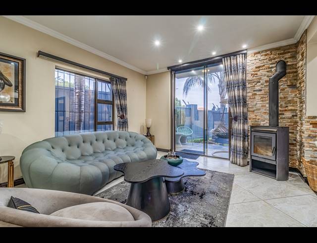 4 BEDROOM CLUSTER FOR SALE IN BASSONIA